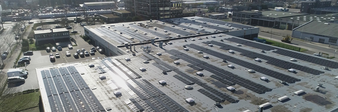 Photovoltaikanlage auf dem Dach eines Piepenbrock-Gebäudes in Osnabrück