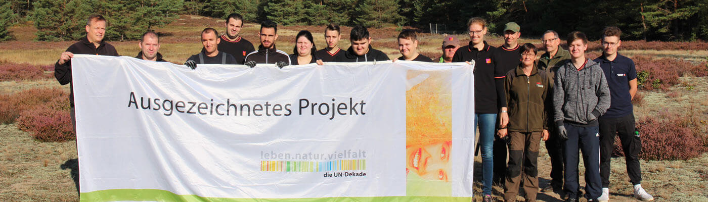 Apprentice project days Piepenbrock trainees take part in project days in the company forest in Rheinshagen.