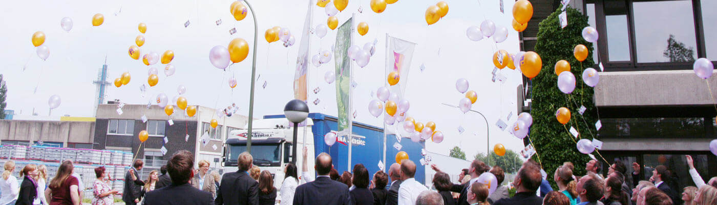 Diversity Day Piepenbrock releases numerous balloons as a symbol of diversity in the company.