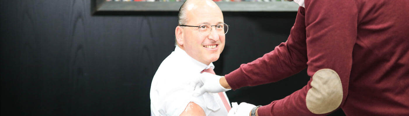 Flu vaccination Olaf Piepenbrock, managing partner of the Piepenbrock Group of Companies, is having himself vaccinated against influenza.