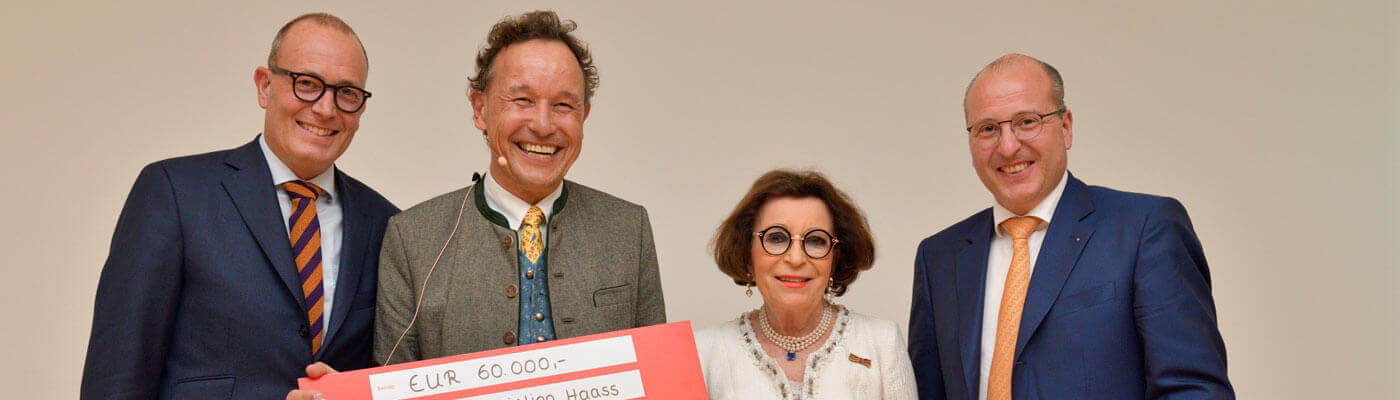 DZNE prize Piepenbrock awards the Hartwig Piepenbrock DZNE prize to Prof. Christian Haas.